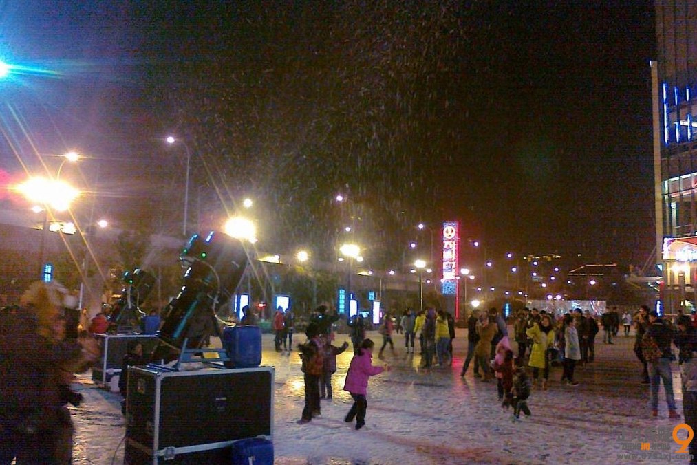 雪花机、泡泡机、烟雾机 雪花机、泡泡机、烟雾机