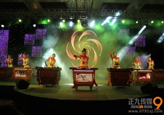 击缶表演