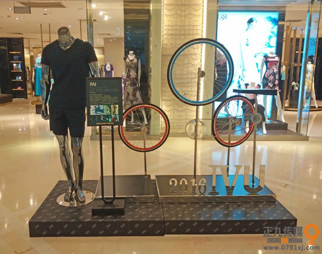 商场品牌橱窗展示