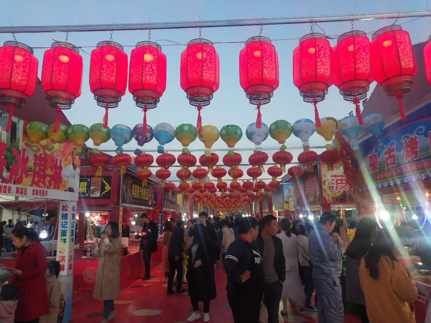 漯河灯笼节即马戏美食嘉年华
