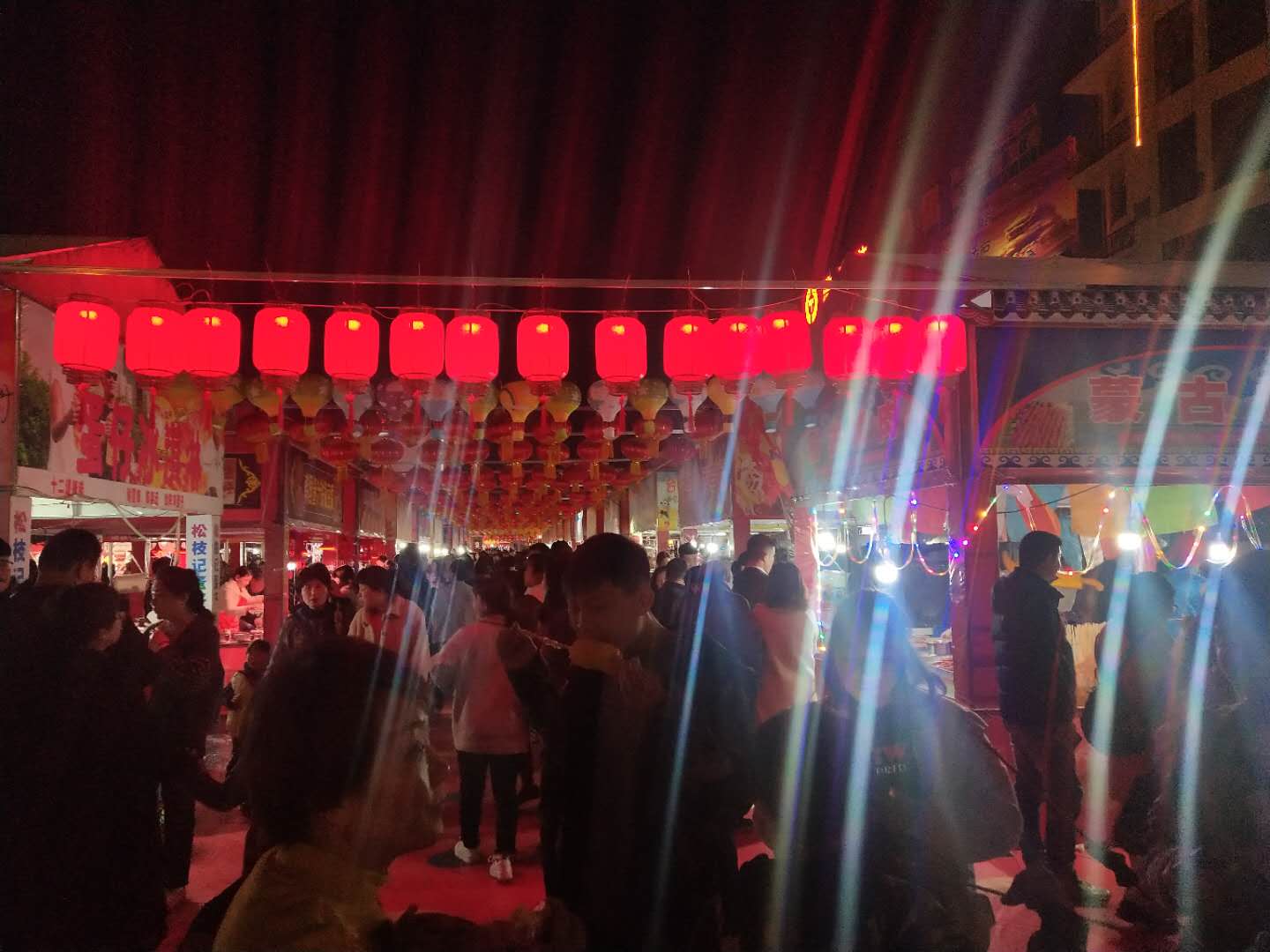 漯河灯笼节即马戏美食嘉年华